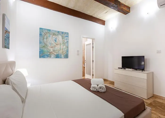 Designer With Comfy Sofa In By 360 Estates Apartment *